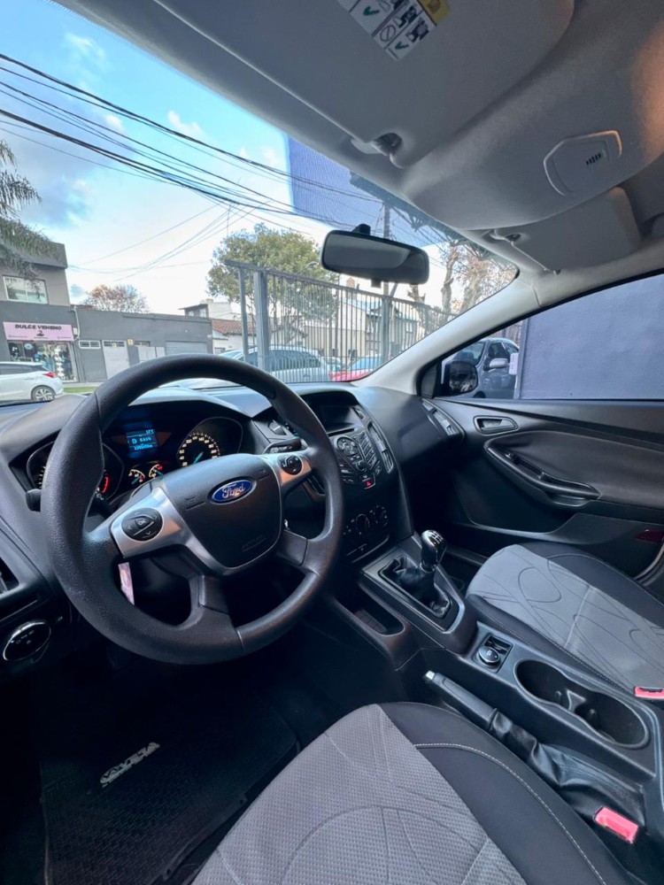 Ford Focus 1.6 S SEDAN — foto 10